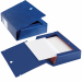 Cartelle in Colpan® (cartone rivestito in PVC) chiusura a tre lembi con bottoni automatici. Dotate di porta cartellino con etichetta intercambiabile. I dettagli in tinta evidenziano eleganza e raffinatezza. Ideali per archiviare progetti, disegni, documen