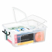 Contenitori multiuso in plastica trasparente ideali per riordinare e archiviare in modo intelligente e pratico. Dotati di maniglie a clip e di coperchio pieghevole per permettere l'accesso al contenuto anche quando fissato sul contenitore. Molto robusti e