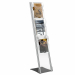 Espositore della linea VISION con vaschette Ice nel formato A4 (26x9x33 cm) in PS altamente trasparente e base richiudibile. Applicazione con bottoni a fissaggio rapido su pannello in acrilico (dimensione cm 31x134) personalizzabile nella parte inferiore.