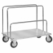 Carrello in lamiera di acciaio zincato con 2 barre alte e 1 bassa idoneo per il trasporto di carichi lunghi quali barre, profili, rotoli di tessuto, ecc. Pianale sp. 15/10 rinforzato, con 5 fori per lato che consentono l’innesto di barre di carico in tubo
