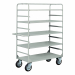 Carrello in lamiera a 4 piani estraibili, manico e 1 piano fisso. Ruote 20cm con cuscinetti, 2 fisse e 2 girevoli. Portata 450kg. Verniciatura a polvere grigio RAL 7038. Dimensioni carrello: 132Lx67Px177Hcm. Dimensioni pianale: 110Lx65Hcm. Fornito smontat