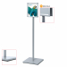 Display bifacciale su stand in alluminio. Il display è formato da 2 cornici a scatto con angoli arrotondati. Ideale in tutti gli ambienti in cui sia necessario esporre comunicazioni pubbliche in modo efficace. Altezza totale 140cm.
