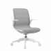 Poltrona direzionale girevole con elevazione a gas - meccanismo oscillante - base nylon. Rivestimento seduta in rete bianca. Braccioli inclusi (non rimovibili). Alt.tot.: 88-111cm; Prof.tot.: 66cm; Alt.schienale: 51cm; Larg.schienale: 46cm; Larg.seduta: 4
