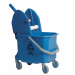 Carrello monovasca lt 18. In plastica -polipropilene di colore blu. Adatto per alberghi, stazioni ferroviarie, ospedali, centri commerciail. Dimensioni: 29x40xH76cm