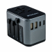 L'adattatore da viaggio universale Verbatim può essere utilizzato in più di 180 paesi. Questa presa multipla world-to-world ricaricherà fino a sei dispositivi contemporaneamente tramite la presa di alimentazione CA e le due porte USB-A e tre porte USB-C. 