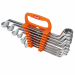 Chiavi dimensioni misure: 6x7-8x9-10x11-12x13-14x15-16x17-18x19-20x22mm. Corpo in acciaio cromo vanadio. Finitura satinata. Fornite di supporto in plastica.