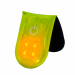 Luce di sicurezza magnetica dotata di 4 lampade a led con 2 funzioni (luce fissa o a intermittenza), in materiale riflettente 3M. Resistente agli spruzzi di acqua. Batteria sostituibile (CR2032 O CR2016) non inclusa. Certificazione CE. Conformità alle nor