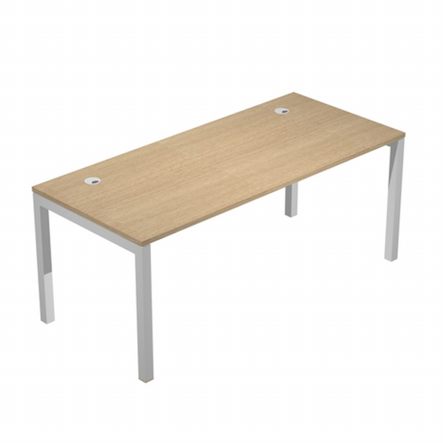 Scrivania per postazione singola dimensioni: L180 x P80 x H72,5cm. Le scrivanie per postazione singola o multipla, sono in bilaminato nobilitato melaminico conforme alle norme UNI e EN classe E1, antigraffio ed antiriflesso, hanno sp. 25 mm con bordo sp.