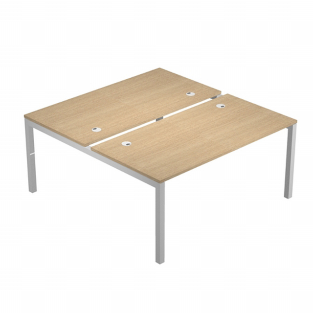 Scrivania a 2 postazioni contrapposte dimensioni L180 x P168 x H72cm (ogni postagione 180x80cm). Le scrivanie per postazione singola o multipla, sono in bilaminato nobilitato melaminico conforme alle norme UNI e EN classe E1, antigraffio ed antiriflesso, 