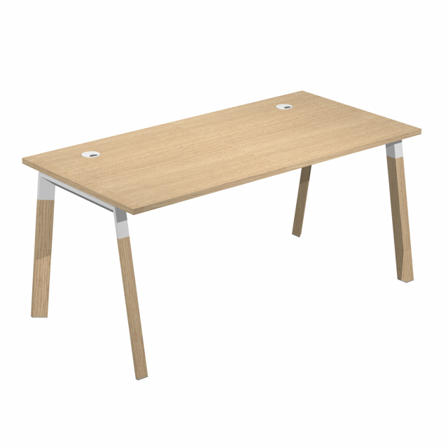 Linea di arredo operativo dal design ricercato con gambe in bimateriale metallo e massello. Piano melaminico spessore 25mm.
Scrivania con gambe bimateriale in metallo e legno massello. Spessore 25mm. Con due anelli passacavi diam. 80mm. Dimensioni: 160x80