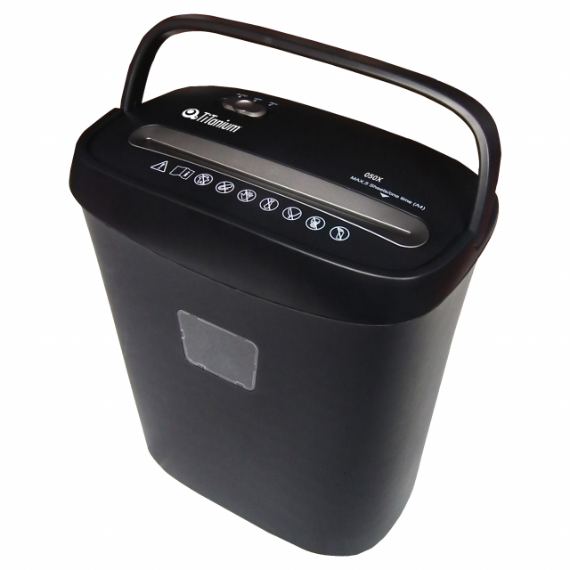 Distruggidocumenti piccolo ed elegante dotato di maniglia per un facile svuotamento
Tipo di taglio: frammento.
Dimensione di taglio: 5x38mm.
Livello di sicurezza: Din P-3.
Lunghezza imboccatura: 220mm.
Capacità di taglio: 6 fogli.
Materiali: carta, carte