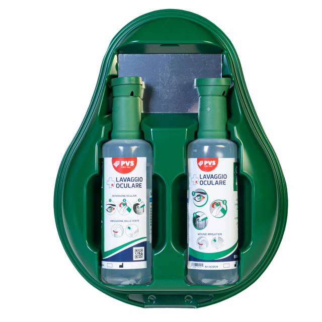 stazione per il lavaggio oculare di emergenza composta da 2 flaconi di Soluzione salina sterile. Il flacone è dotato di tappo oculare per un rapido utilizzo. il suportoè dotato di specchietto ed è fornito con viti e tasselli per il fissaggio a parete.