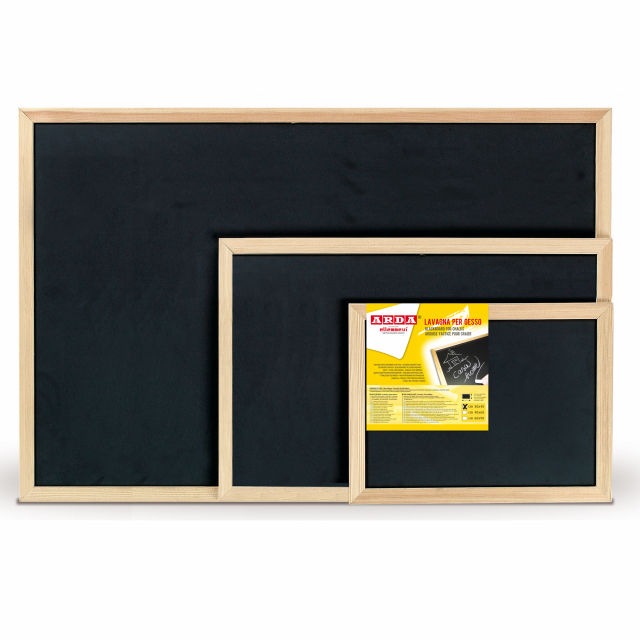 LAVAGNA CON SUPERFICIE MONOFACCIALE NERA con spssore di 3.18mm PER SCRITTURA CON GESSO. CORNICE IN LEGNO con spessore da 16mm. KIT DI FISSAGGIO AL MURO COMPRESO.