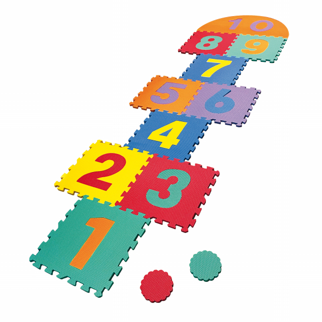 Composto da 10 coloratissime mattonelle con numeri staccabili, incastrabili tra loro, e da 2 dischetti. Il tutto è prodotto in morbidissima EVA. Jumpy affina le capacita' di coordinazione occhio-piede, l'equilibrio e il controllo degli arti inferiori. Mat