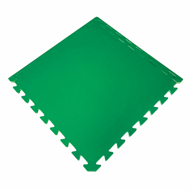 Morbide mattonelle combinabili come puzzle per creare tappeti adattabili a superfici di vari dimensioni. Le mattonelle sono leggere, insonorizzanti e termoisolanti. Ogni mattonella è fornita di bordo. Dimensioni 50x50cm, spessore 1cm. Facili da pulire anc
