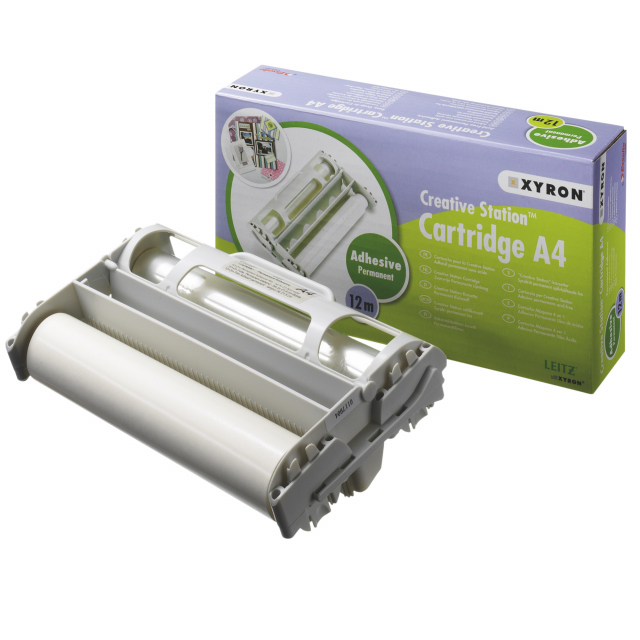 Bobina di film in cartuccia per Stazione Creativa, per adesivizzare in modo permanente. Formato utile A4. Lunghezza 12 mt.