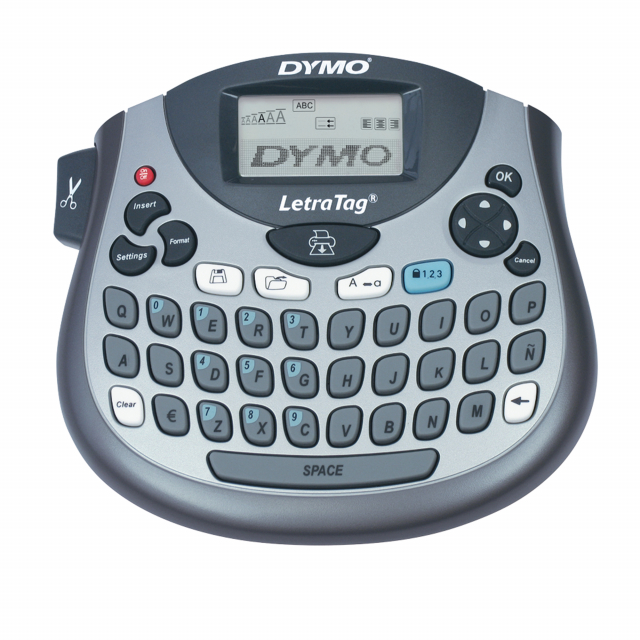 Etichettatrice elettronica semiprofessionale da scrivania ideale per tutti gli utilizzi. Facile da usare, permette di preparare etichette colorate e personalizzate per la casa e la scuola.
Stampa trasferimento termico diretto. 
Tastiera Qwerty. Display gr
