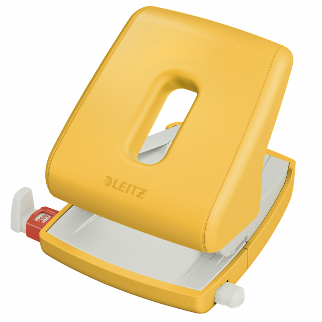 Robusto e affidabile con impugnatura bloccabile, ideale per l’uso quotidiano. Il design innovativo dell’impugnatura e i punzoni super affilati assicurano una perforazione senza sforzo fino a 30 fogli