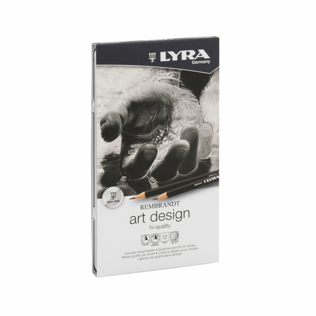 Matita di grafite finissima ideale per il disegno artistico e il disegno tecnico. Corpo esagonale naturale nel miglior legno cedro. Disponibile in 17 gradazioni di durezza dalla più morbida 9B alla più dura 6H. La mina extra resistente e compatta lascia u