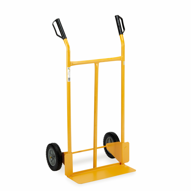 Carrello in acciaio rinforzato verniciato di colore giallo, manopole con paracolpi, completo di ruote rigide. Portata massima 200 kg. Dimensioni: 110x46x56cm. Ruota di ricambio: 91880. Articolo destinato ad esclusivo uso domestico. Non adatto ad uso pubbl