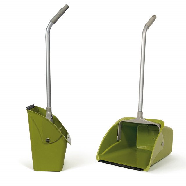Alzapattume maxi, basculante di grande capienza. In polipropilene con manico in metallo verniciato e filo in gomma. Ideale per giardini, cantieri edili, industria.