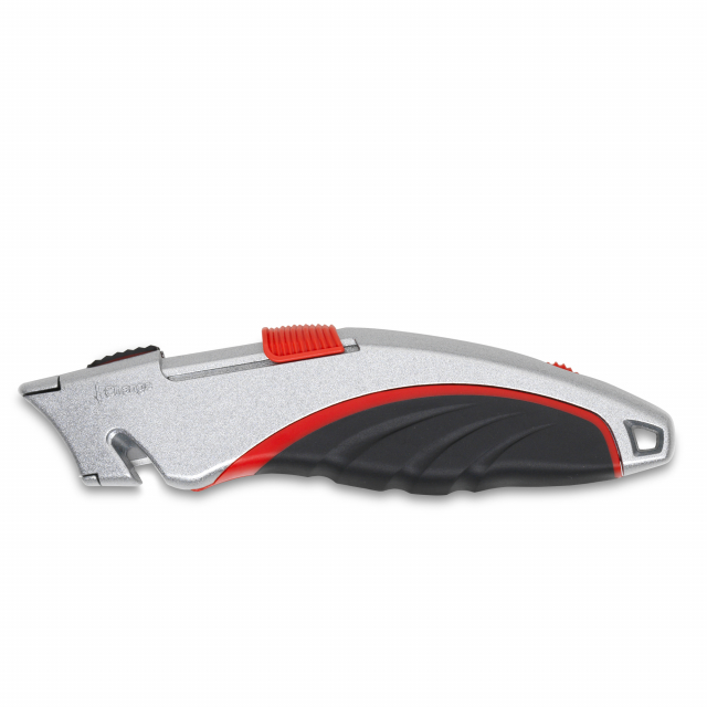 Cutter SUPER SAFETY, con corpo in metallo zincato e finiture soft grip antiscivolo, idoneo anche per mancini. Lama trapezoidale a rientro automatico e tagliaregge. Il sistema di ritrazione a molla, conforme alle norme europee antinfortunistica, determina 