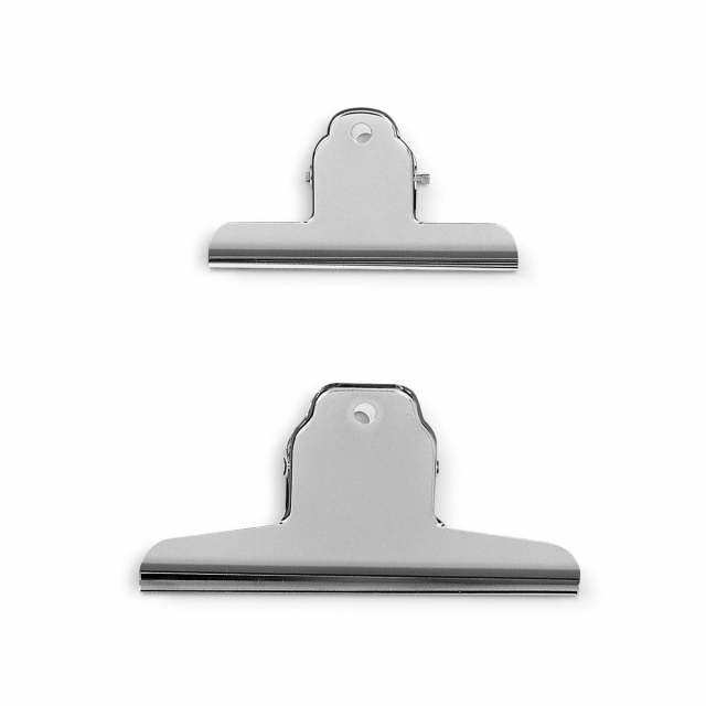 Clip in acciaio cromato per alti spessori. Foratura per eventuale affissione. Larghezza 10cm.