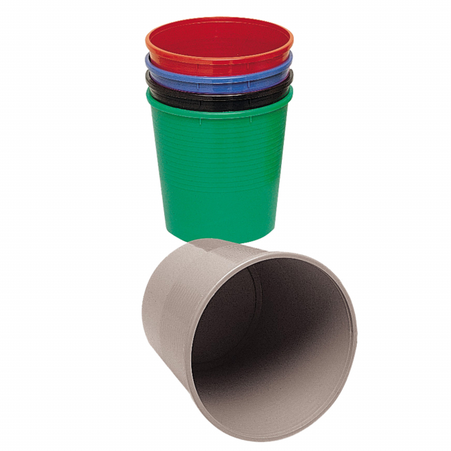 Cestino gettacarte in plastica resistente. Dimensioni: H 32,5cm - diametro 21/29,5cm.