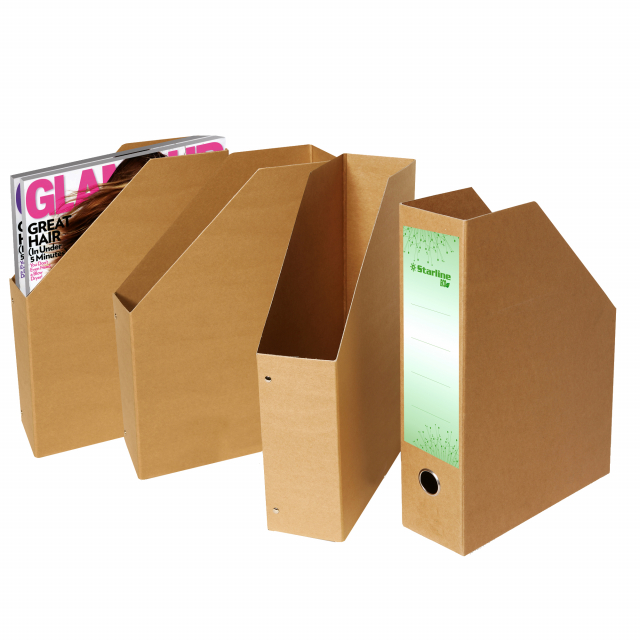 Portariviste Eco Starline realizzati in robusto cartone da 1,1mm color avana certificato FSC. Anello d'estrazione in acciaio nichelato applicato sul dorso. Fondo trattenuto mediante rivetti in acciaio nichelato. Ampia etichetta colorata scrivibile adesiva