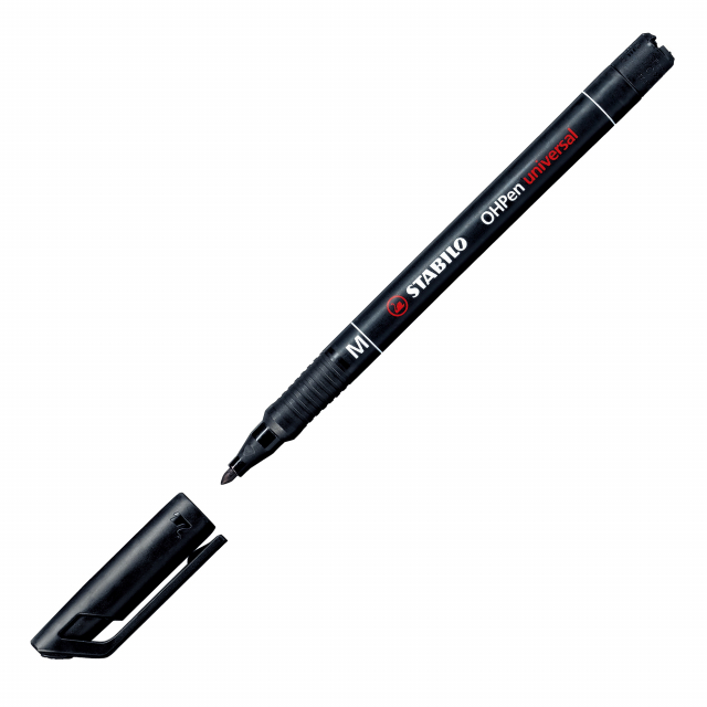 Pennarello indelebile con punta in fibra per superfici lisce, lucidi, CD-DVD. Può rimanere senza cappuccio fino a tre giorni senza seccare.
Punta 1,0mm. Colore: nero.