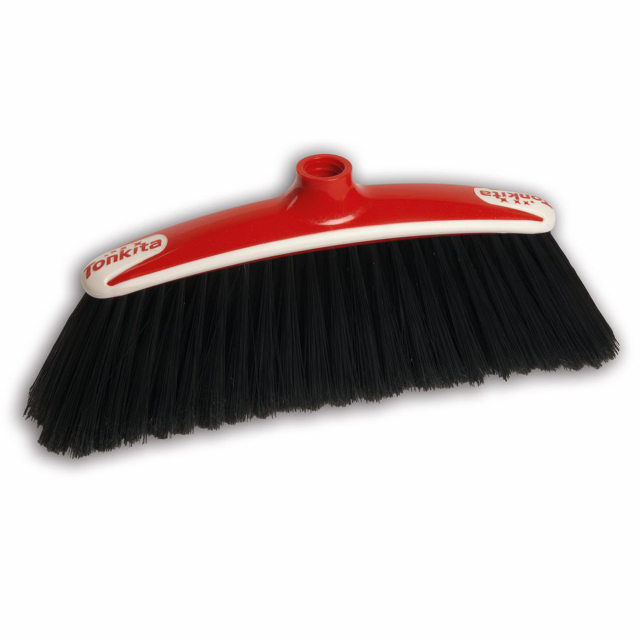 Scopa di altissima qualità dal design tecnologico, con paracolpi in bi-iniezione salva arredo. Qualità, lunghezza, inclinazione e densità delle setole sono state studiate per sortire la massima efficacia nei diversi ambienti di utilizzo. Setole leggerment