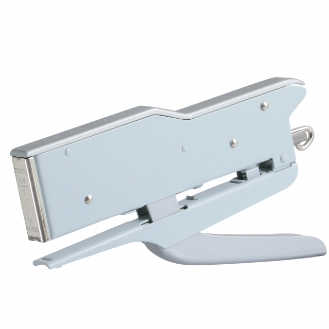 L'intramontabile cucitrice ZENITH 548/E veste nuovi colori Pastel (sfumature del rosa, del giallo e dell'azzurro). Colori non metallizzati, che evocano tinte pastello anni '50, resi piacevolmente vellutati da una finitura super-matt. REALIZZATA INTERAMENT