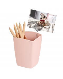 Portapenne dal design contemporaneo. Adatto per l'ufficio e per la casa. I suoi due scomparti permettono di separare gli oggetti mantenendoli ben disposti verticalmente. Eccellente stabilità. Capacità: 32 penne. Dimensioni: 74 x 74 H 95 mm. Realizzato al 