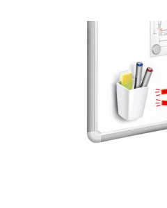 Robusto portapenne a 2 scomparti, dotato di una potente calamita. Ideale per lavagne bianche o superfici metalliche. Portata fino a 300g. Capacità fino a 10 pennarelli. 100% polystirene riciclabile. Dimensioni.: 78 x 74 H 95 mm. Non compatibile con lavagn