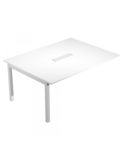 Modulo aggiunta per tavolo riunioni Agorà con piano 160 x 120 cm, in spessore 25 mm, con assenza di spigoli vivi, bordato in abs sp.2 mm. Realizzato in materiale melaminico, classe E1, con finitura antigraffio e antiriflesso. Struttura in metallo, gambe a