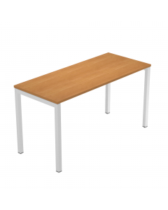 Scrivania bordo ABS 2 mm. Gambe in metallo grigio alluminio 9006 a sezione quadrata 40x40 mm. Profondità 60cm ideale per lo smartworking.
Piano noce chiaro.