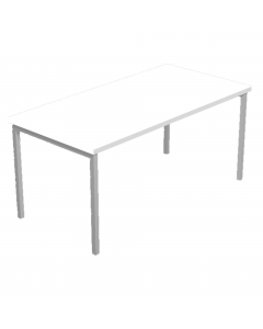 Scrivania con fianchi a ponte in metallo verniciato, dimensioni: L140 x P80 x H72,5cm. Scrivanie con dimensioni conformi alle normative sulla sicurezza dei posti di lavoro in ufficio. Dotate di bordatura dei piani in ABS 2mm antishock ed assenza di spigol