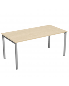 Scrivania con fianchi a ponte in metallo verniciato, dimensioni: L120 x P80 x H74cm. Scrivanie con dimensioni conformi alle normative sulla sicurezza dei posti di lavoro in ufficio. Dotate di bordatura dei piani in ABS 2mm antishock ed assenza di spigoli 