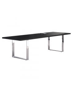Tavolo rettangolare con piano sp. 38 mm e bordo antiurto in ABS. Piedini regolabili in altezza. Tavolo con fianchi in metallo cromato 70x20mm. Dimensioni: L220 x P100 x H74cm