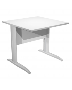 Scrivanie con dimensioni conformi alle normative sulla sicurezza dei posti di lavoro in ufficio. Bordatura dei piani in ABS 2mm antishock ed assenza di spigoli vivi. Le scrivanie sono disponibili nella versione con fianchi pannello in melaminico (sp. 22 m