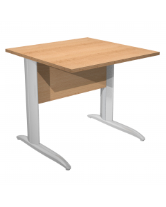 Scrivanie con dimensioni conformi alle normative sulla sicurezza dei posti di lavoro in ufficio. Bordatura dei piani in ABS 2mm antishock ed assenza di spigoli vivi. Le scrivanie sono disponibili nella versione con fianchi pannello in melaminico (sp. 22 m