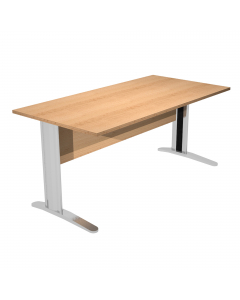 Scrivanie con dimensioni conformi alle normative sulla sicurezza dei posti di lavoro in ufficio. Bordatura dei piani in ABS 2mm antishock ed assenza di spigoli vivi. Le scrivanie sono disponibili nella versione con fianchi pannello in melaminico (sp. 22 m