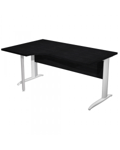 Scrivania compact sinistro sagomata con fianchi grigio alluminio. Spessore 22mm. Completi di canalina passacavi e piedini regolabili in altezza e supporto metal. Desktop con bordo anti urto in ABS da 2mm. Dimensioni: 160x60/80/100x72cm.