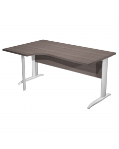 Scrivania compact sinistro sagomata con fianchi grigio alluminio. Spessore 22mm. Completi di canalina passacavi e piedini regolabili in altezza e supporto metal. Desktop con bordo anti urto in ABS da 2mm. Dimensioni: 160x60/80/100x72cm.
