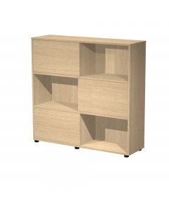 Libreria bassa a 3 ripiani con 3 ante scorrevoli. Struttura e ante in truciolare nobilitato melaminico antigraffio ed antiriflesso spessore 18 mm. Piedini regolabili. 
• Dimensioni utili singola casella: L57,2 x P31,8 x H35,4cm
• Dimensioni totali libreri