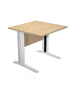 Scrivanie con dimensioni conformi alle normative sulla sicurezza dei posti di lavoro in ufficio. Bordatura dei piani in ABS 2mm antishock ed assenza di spigoli vivi. Le scrivanie sono disponibili nella versione con fianchi pannello in melaminico (sp. 22 m