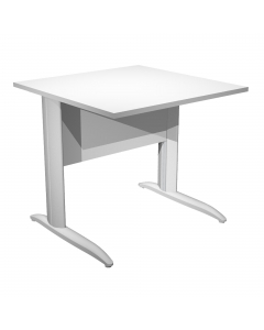 Scrivanie con dimensioni conformi alle normative sulla sicurezza dei posti di lavoro in ufficio. Bordatura dei piani in ABS 2mm antishock ed assenza di spigoli vivi. Le scrivanie sono disponibili nella versione con fianchi pannello in melaminico (sp. 22 m