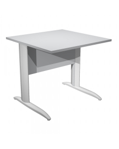 Scrivanie con dimensioni conformi alle normative sulla sicurezza dei posti di lavoro in ufficio. Bordatura dei piani in ABS 2mm antishock ed assenza di spigoli vivi. Le scrivanie sono disponibili nella versione con fianchi pannello in melaminico (sp. 22 m