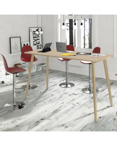 Linea di arredo operativo dal design confortevole ed essenziale caratterizzata dalle preziose gambe in LEGNO MASSELLO inclinate delle scrivanie e dei tavoli rotondi. Robusti piani in melaminico sp. 22 mm con bordo antishock resistente agli urti in ABS 3 m