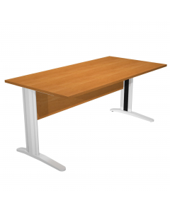 Scrivanie con dimensioni conformi alle normative sulla sicurezza dei posti di lavoro in ufficio. Bordatura dei piani in ABS 2mm antishock ed assenza di spigoli vivi. Le scrivanie sono disponibili nella versione con fianchi pannello in melaminico (sp. 22 m